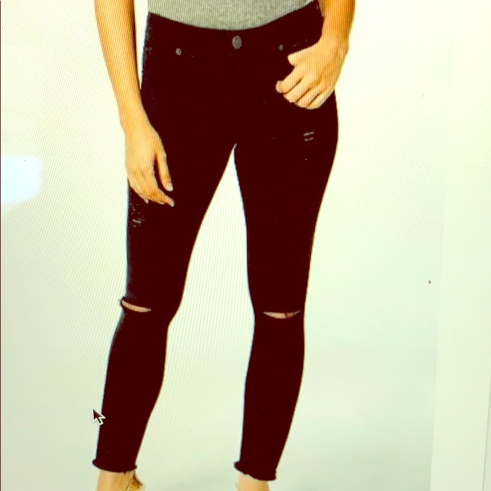 Ripped knee Emma ankle jeans